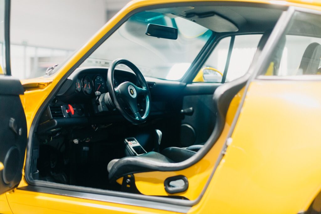 000116 993RS SpeedYellow 15